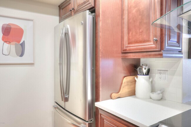 Building Photo - 7557 N Dreamy Draw Dr