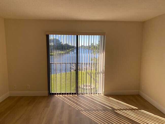 Building Photo - 540 Canal Point S