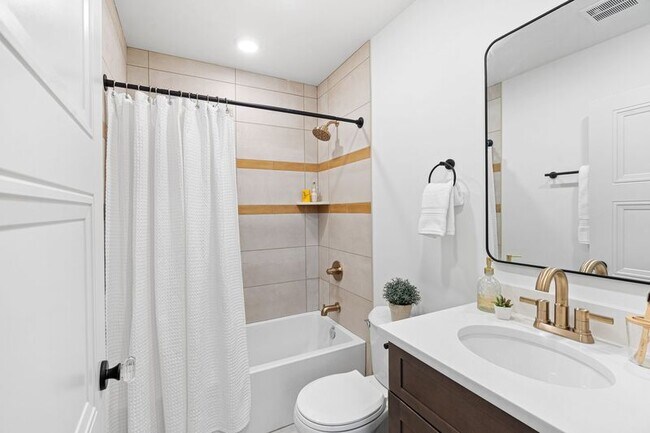 Building Photo - 401 Martin St