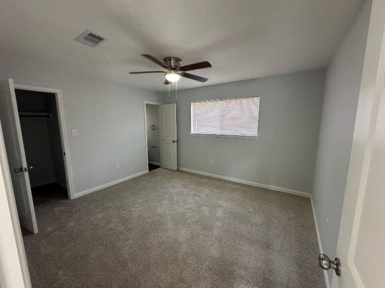 Building Photo - 629 W Mimosa St