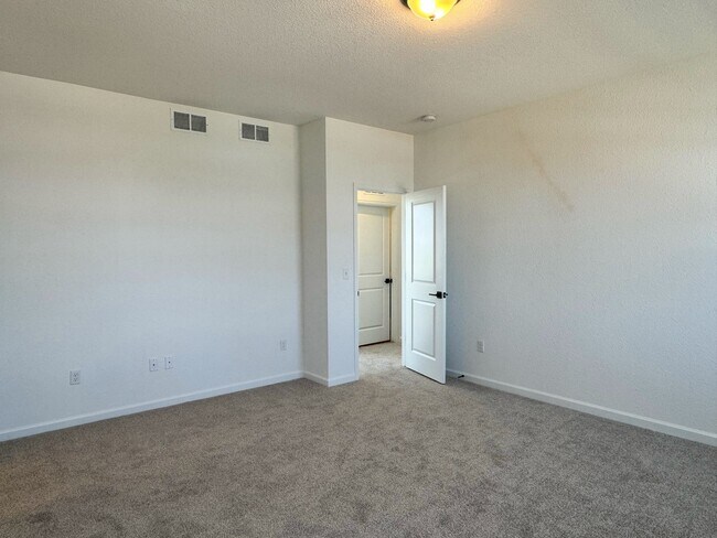 Building Photo - 5963 Sawdust Dr