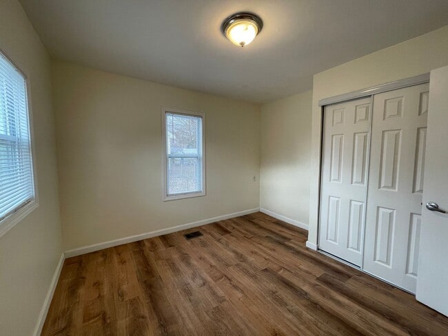 Building Photo - Three Bedroom Home in Vicksburg