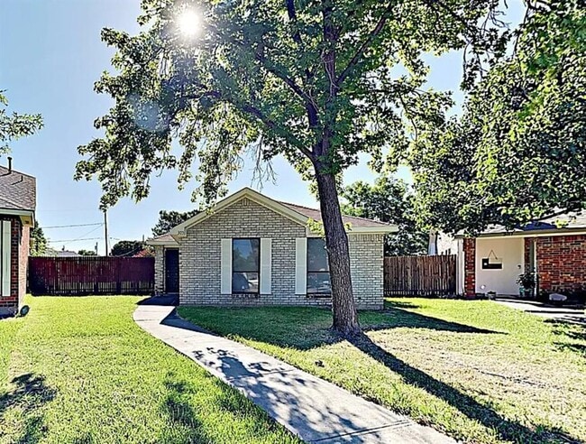 Primary Photo - 305 Meadow Ct