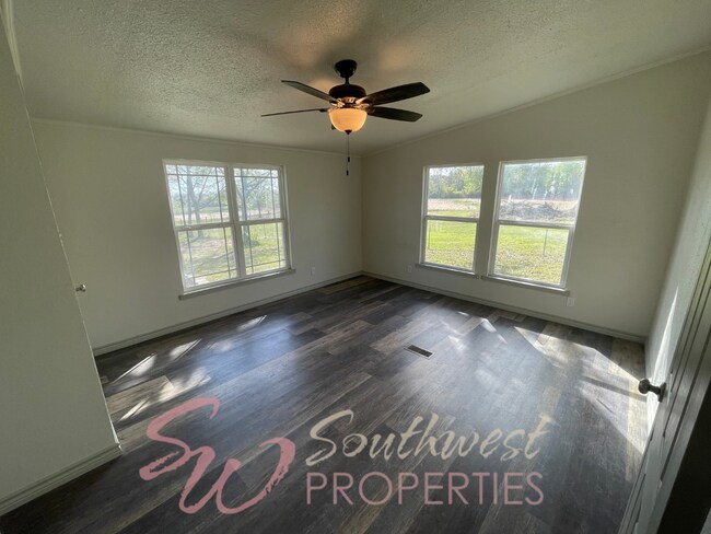 Building Photo - 3 Bedroom 2 Bathroom in the country!