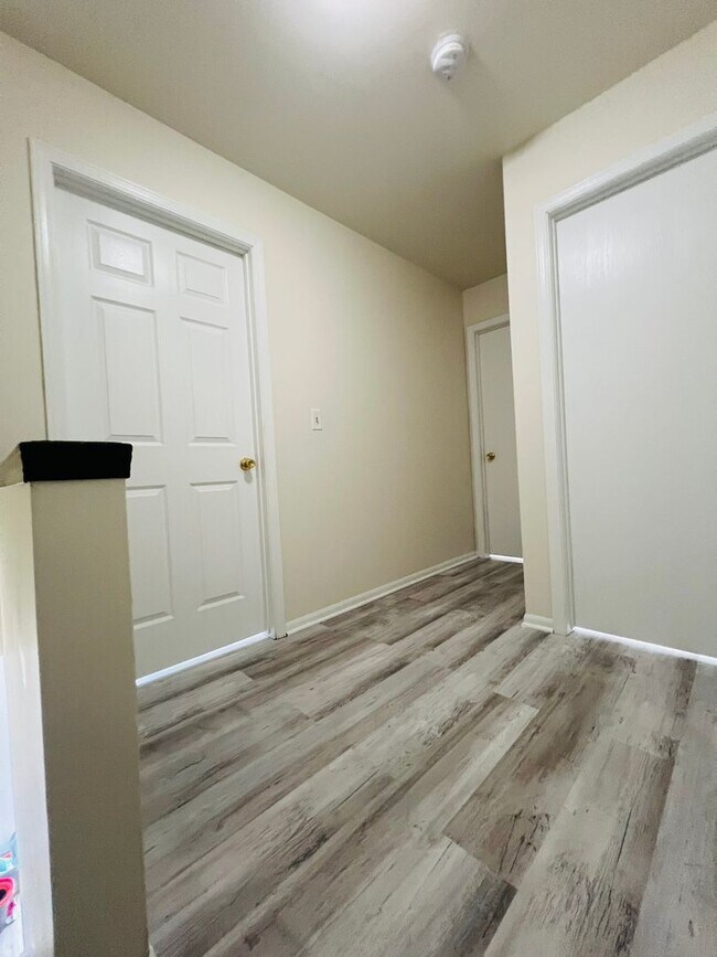 Building Photo - KHR-2711/2713-48-S