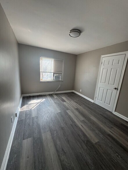 Building Photo - 1665 Anita Pl