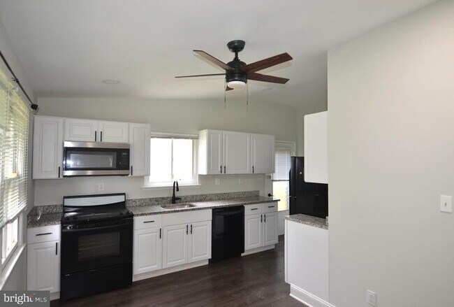 Building Photo - 14011 Eagle Ct