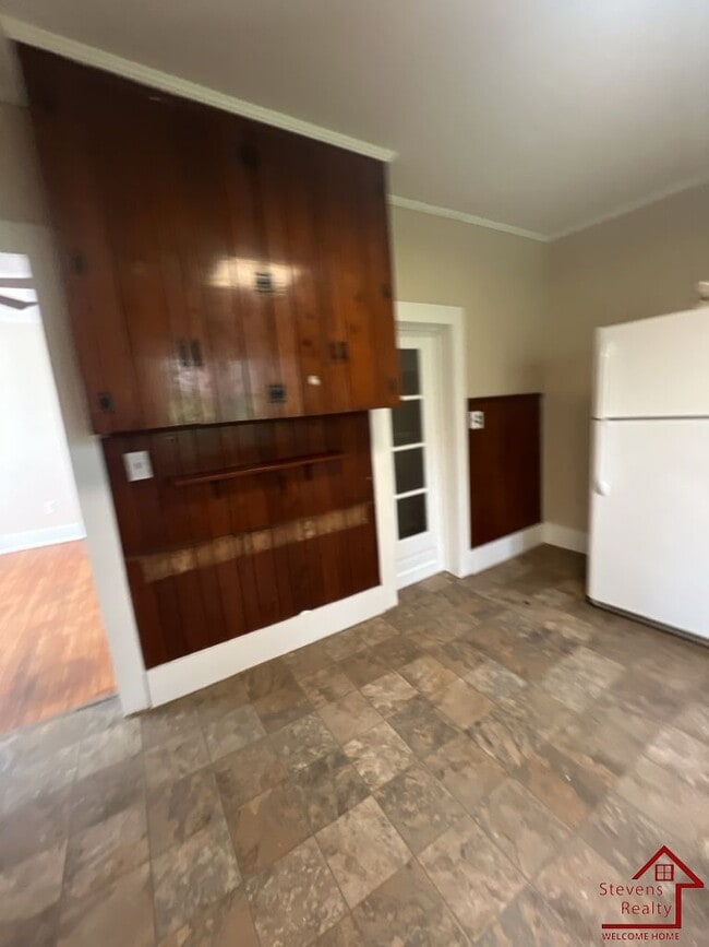 Building Photo - 236 S Young St