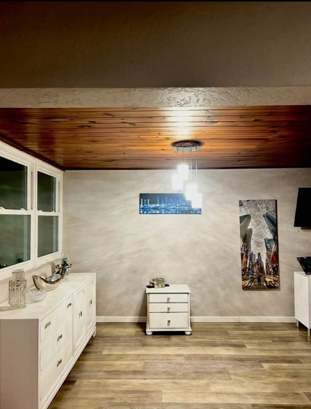 Building Photo - 857 Banyan Dr