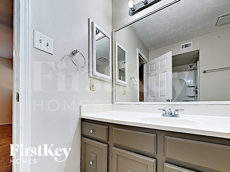 Building Photo - 3311 Birch Creek Dr