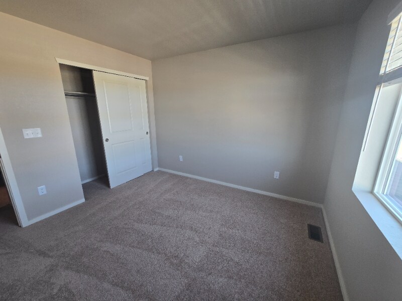 Building Photo - 4828 River Roads Dr