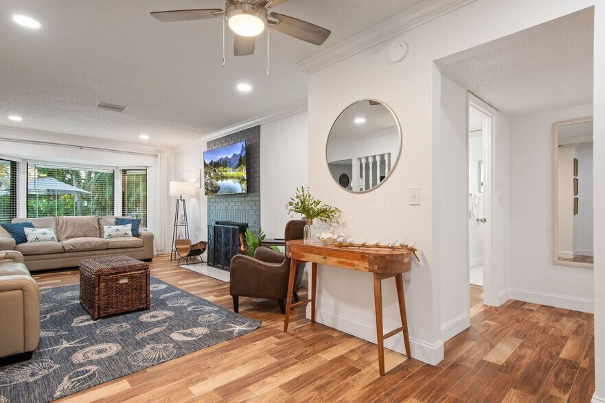 Building Photo - 612 Montezuma Dr