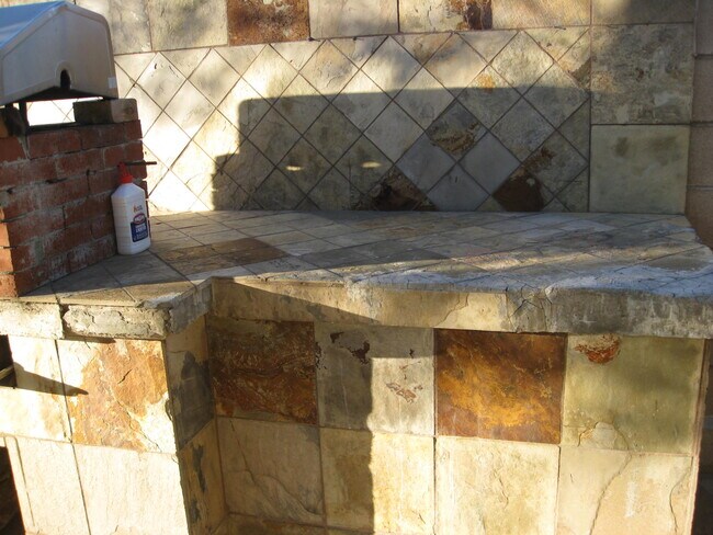 Building Photo - 9266 Cypress Ave