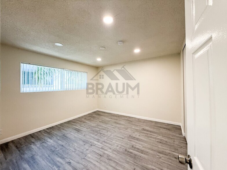 Building Photo - 6039 Whitsett Ave