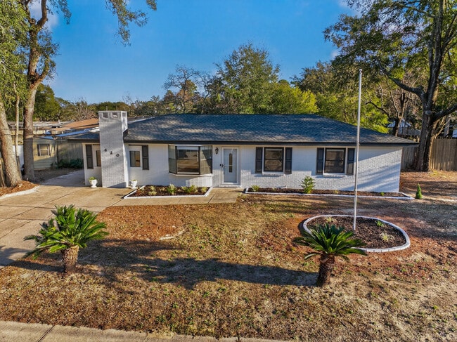 Building Photo - 420 Paradise Rd