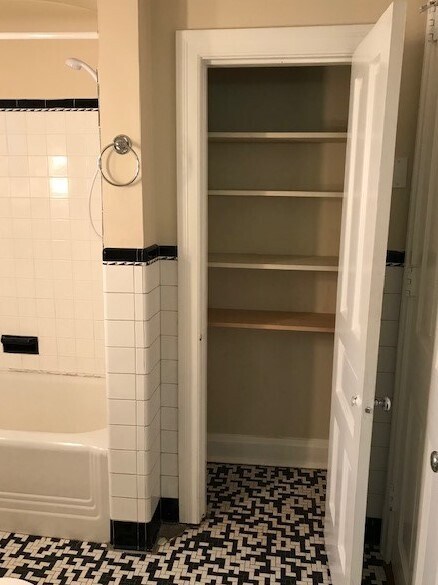 Linen Closet - 457 N Potomac St