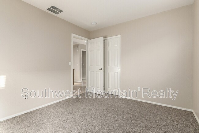 Building Photo - 1098 W Oak Tree Ln