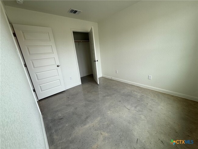 Building Photo - 903 Switchgrass Dr