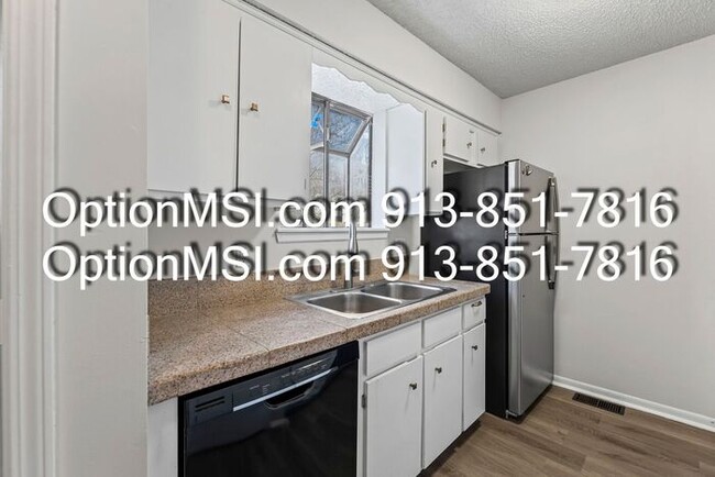 Building Photo - Minutes from KU MED~