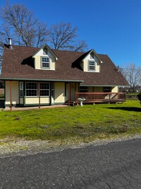 Building Photo - APPLICATIONS PENDING: Large Plymouth Home
