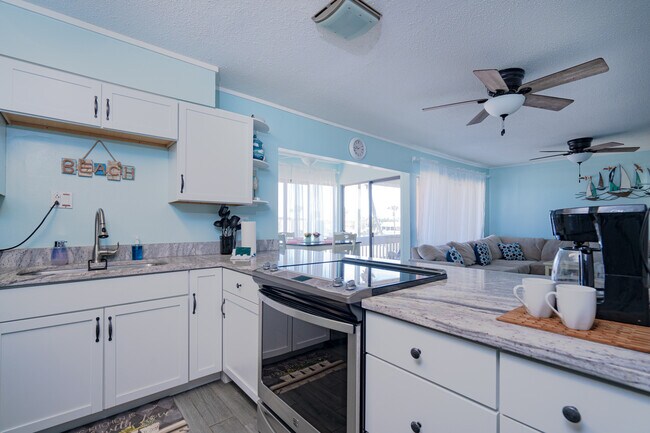 Building Photo - 4000 Gulf Terrace Dr