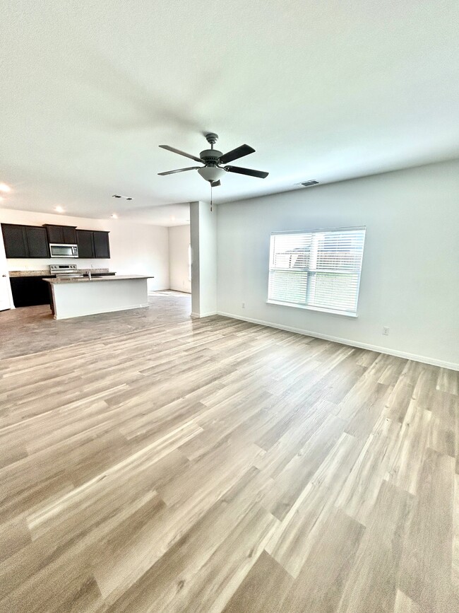 Building Photo - 16412 Farmhouse Ln