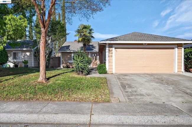 Building Photo - 2032 Newport Dr