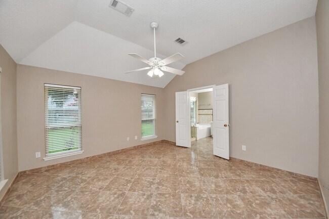 Building Photo - 3003 Silver Spur Dr