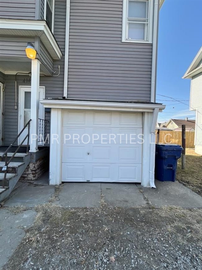 Building Photo - 902 5th Ave