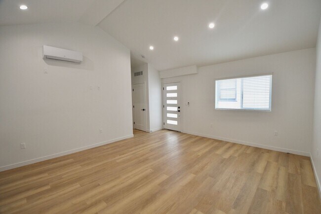 Building Photo - 10843 Peach Grove St
