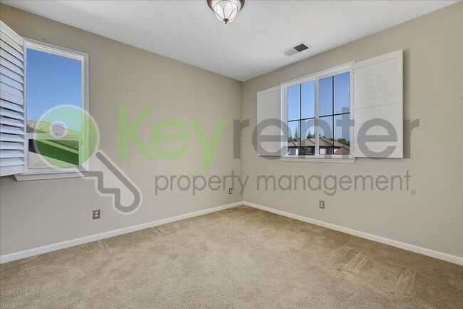 Building Photo - 6820 Cherry Ridge Cir