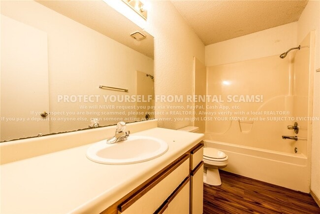 Building Photo - 686 W Martha Dr