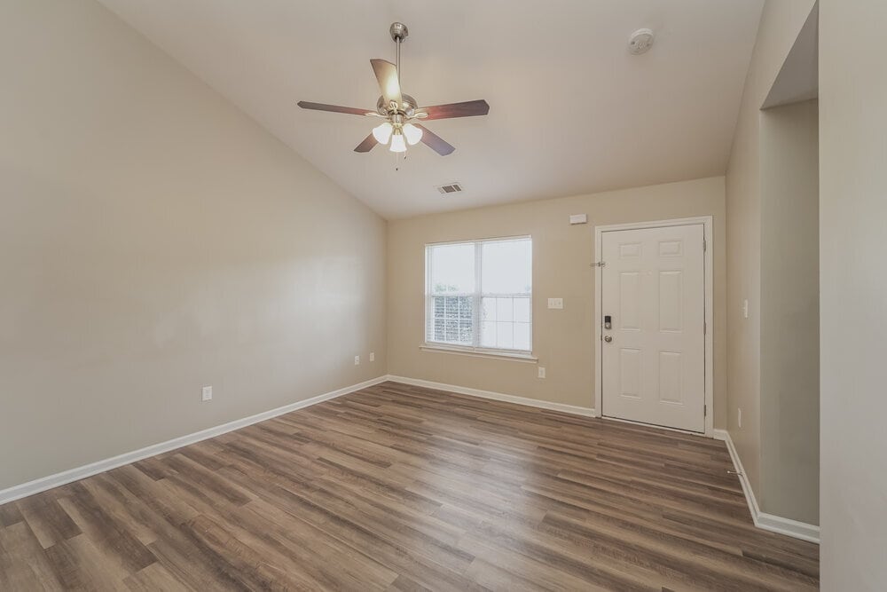 Building Photo - 4621 Bomar Dr