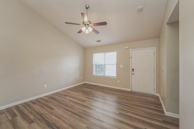 Building Photo - 4621 Bomar Dr