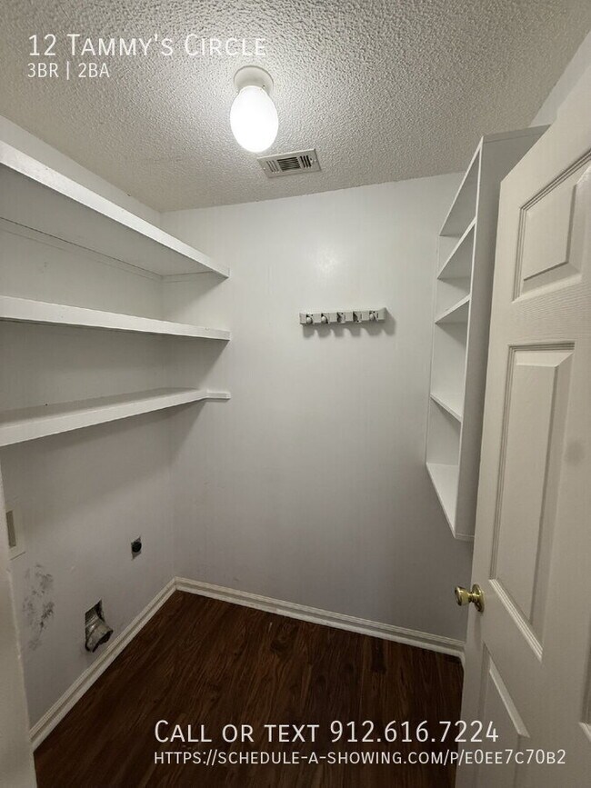 Building Photo - 12 Tammy's Cir