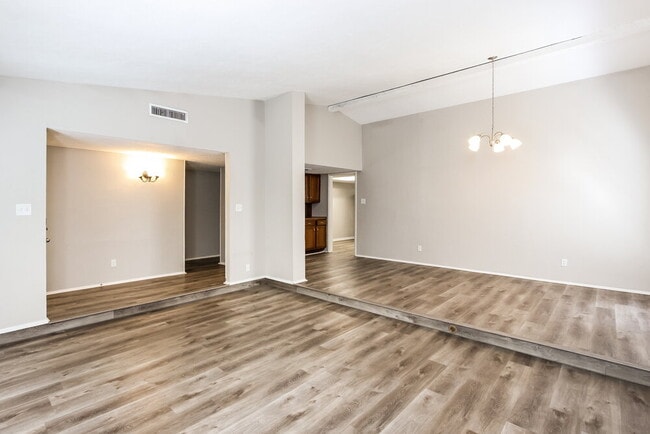 Building Photo - 2929 Fern Glen Dr