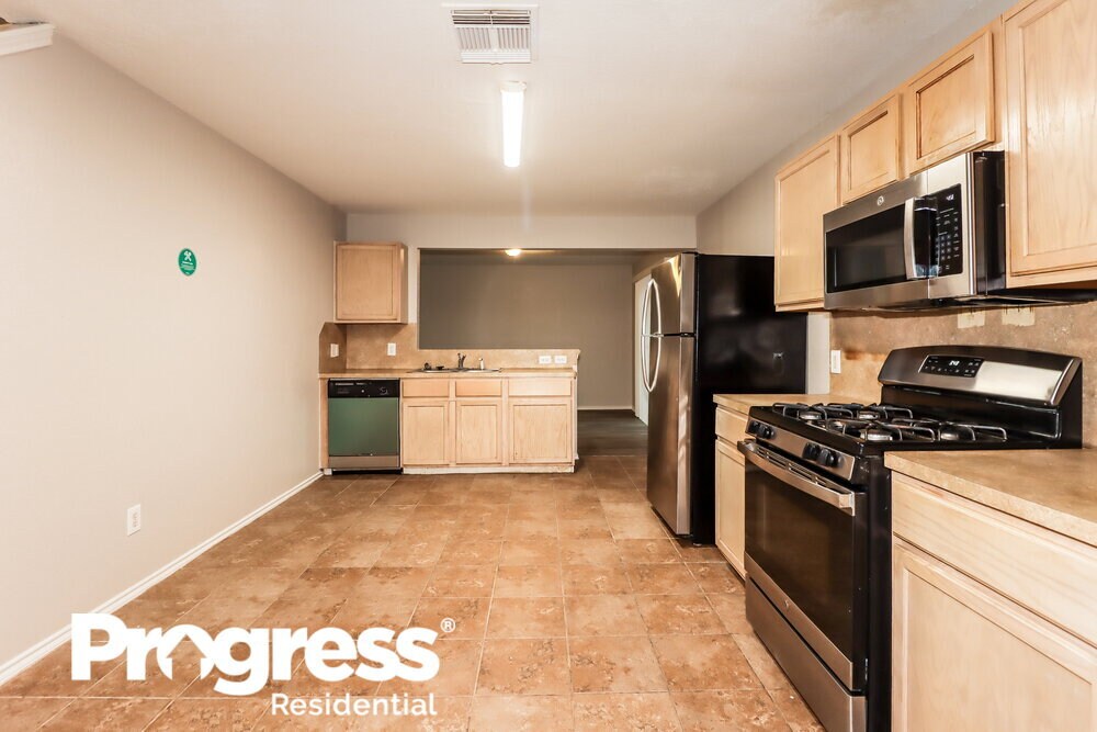 Building Photo - 12418 Sterlingstone Dr