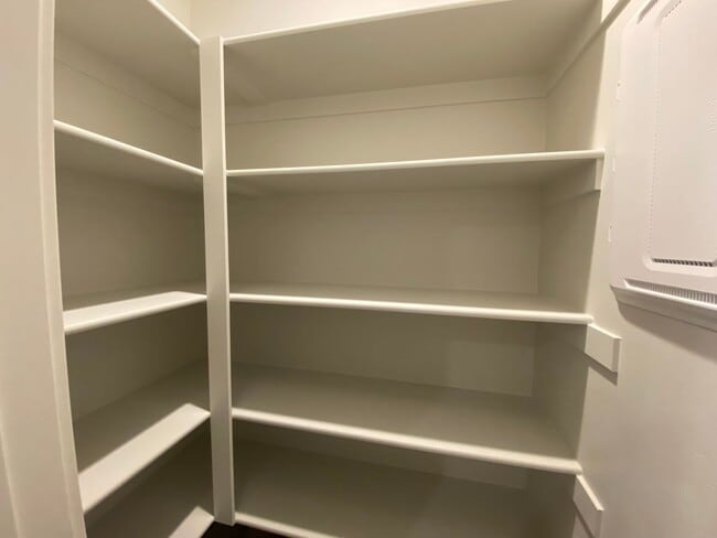 Building Photo - MOVE IN SPECIAL - DECEMBER RENT FREE!