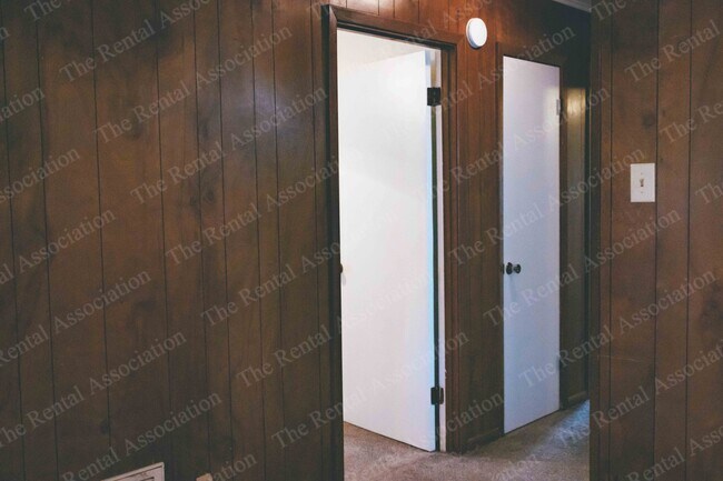 Building Photo - 118 Jordan St