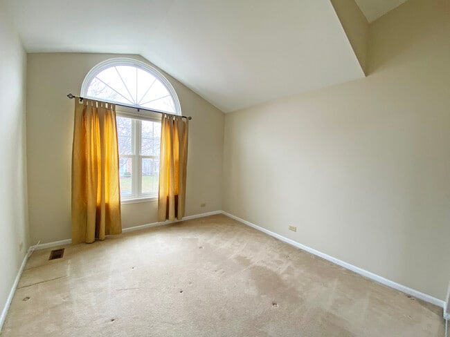 Building Photo - 6146 Golfview Dr