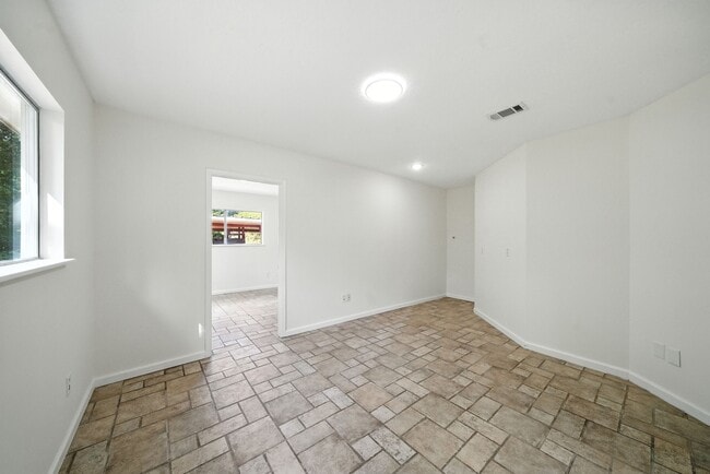 Building Photo - 1506 Shady Glen Dr