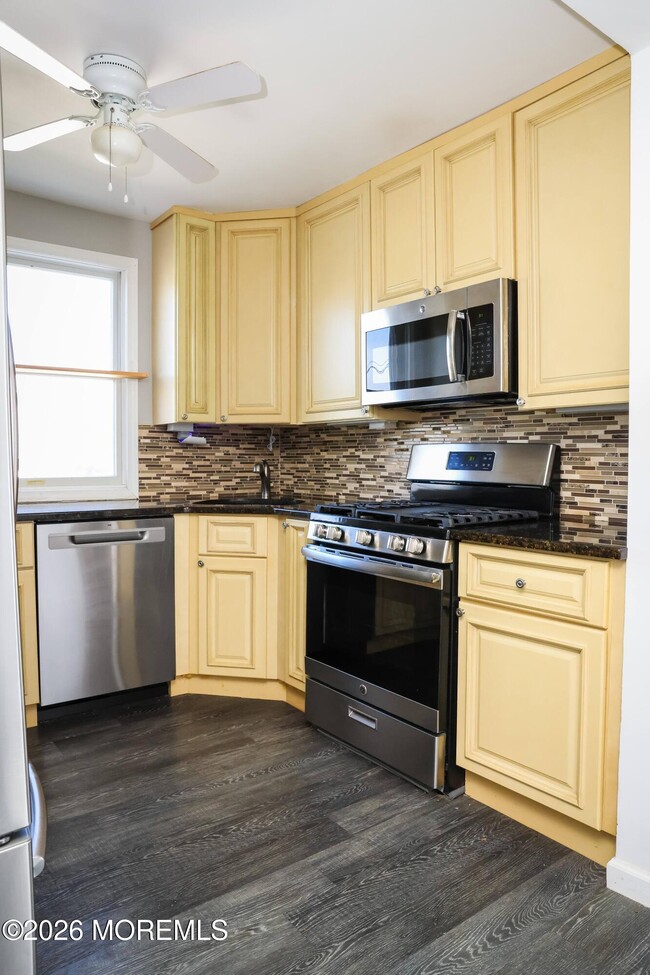 Building Photo - 320 Lorillard Ave