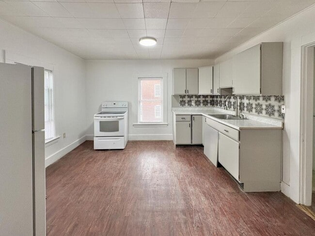 Building Photo - 7 Howe St