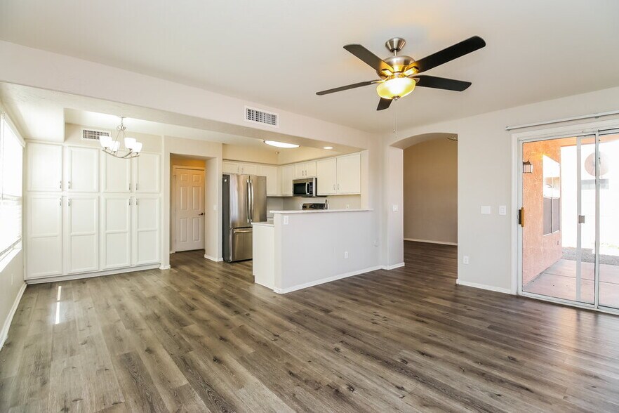 Building Photo - 645 S Balboa