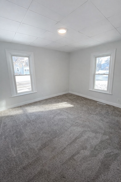 Building Photo - 717 2nd Ave NE