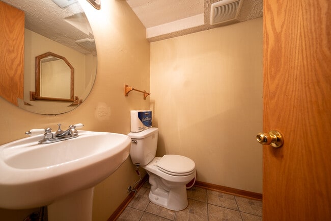 Building Photo - 2708 Terraceview Ct