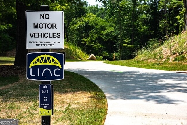 Building Photo - 45 Greenview Dr