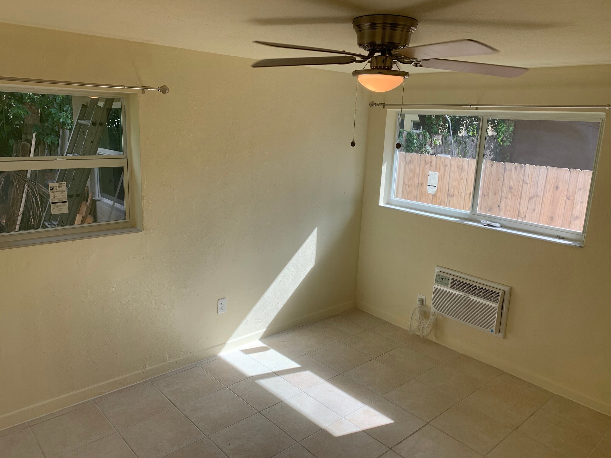 Building Photo - 1705 SW 11th Ct