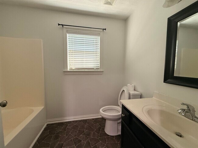 Building Photo - 1304 Primrose Ct