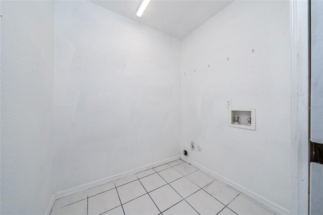 Building Photo - 415 Smiley Ct